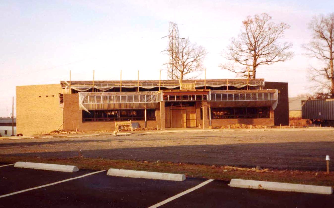 Outside construction on the new Reston facility, early 1983. Source, NMAM Archives #0001 AMA Collection.