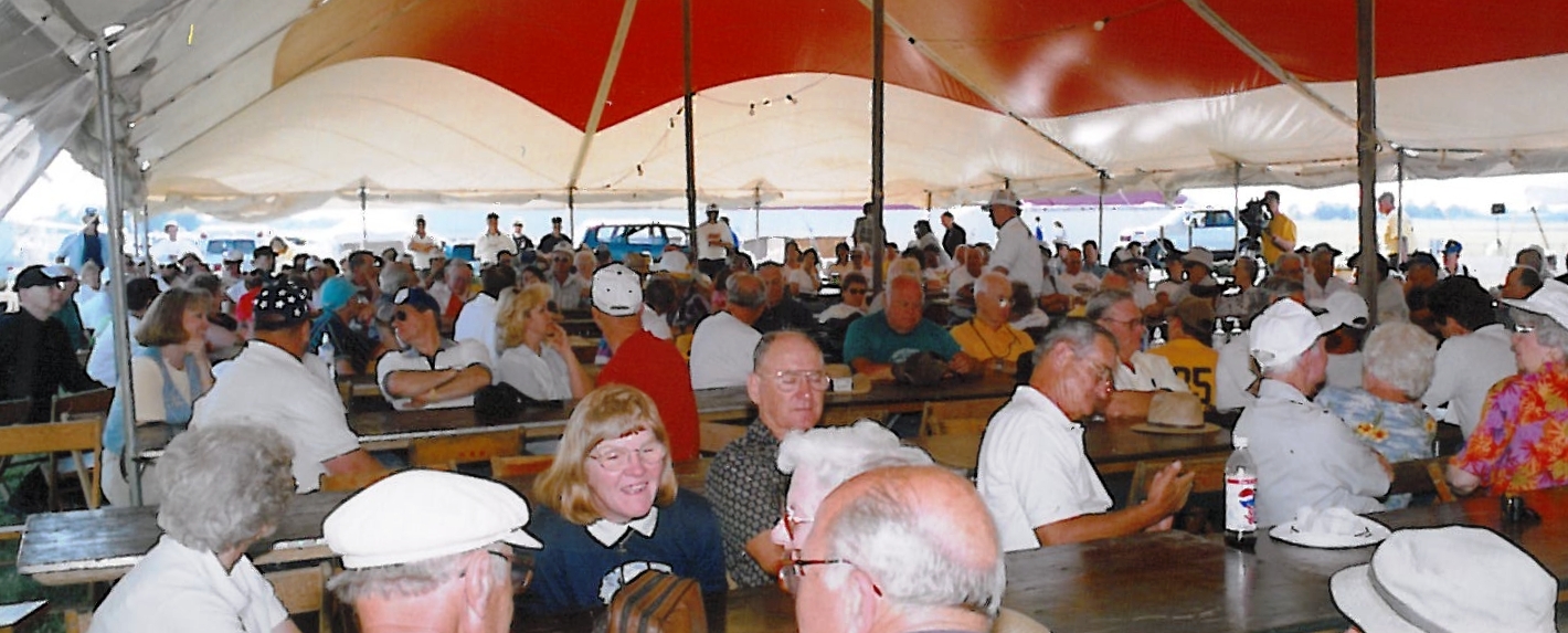 Grand Event member’s dinner, July 9, 2001. (Source: National Model Aviation Museum Archives, AMA Collection #0001, Photo Credit: AMA staff.)